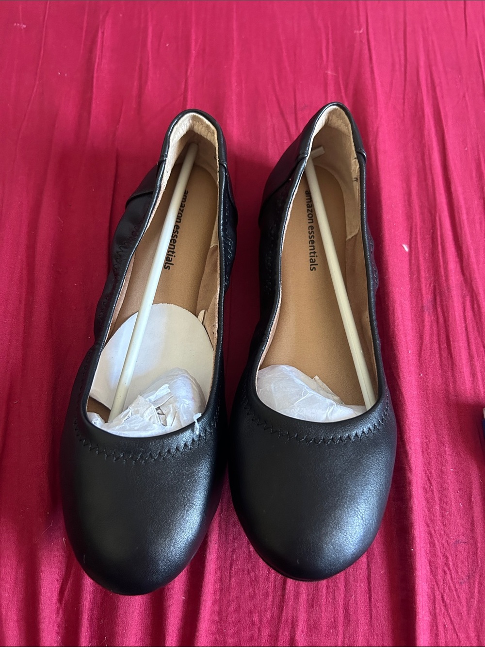 Amazon Essentials Black Round-Toe Ballet Flats